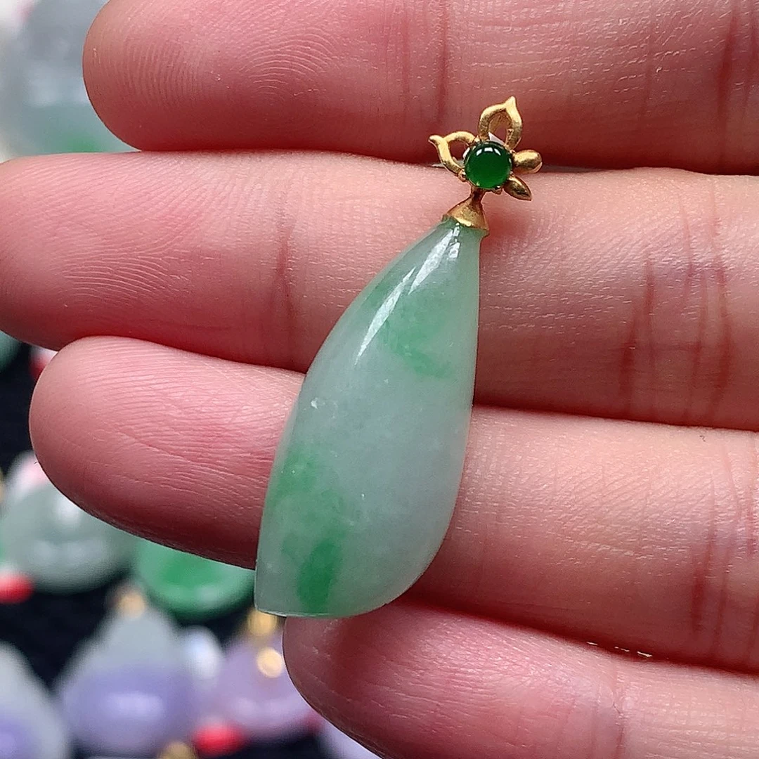 颈饰18K金镶嵌翡翠翡翠吊坠