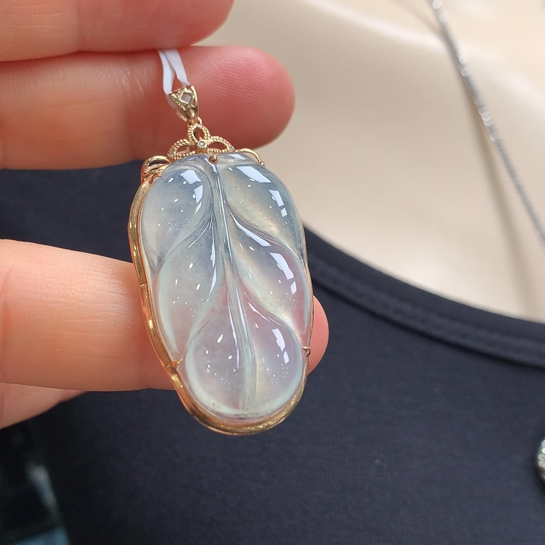 翡翠18K金镶嵌颈饰叶子