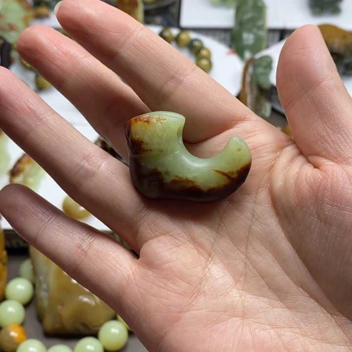 岫岩河磨玉（透闪石质玉）挂坠，未镶嵌用****7