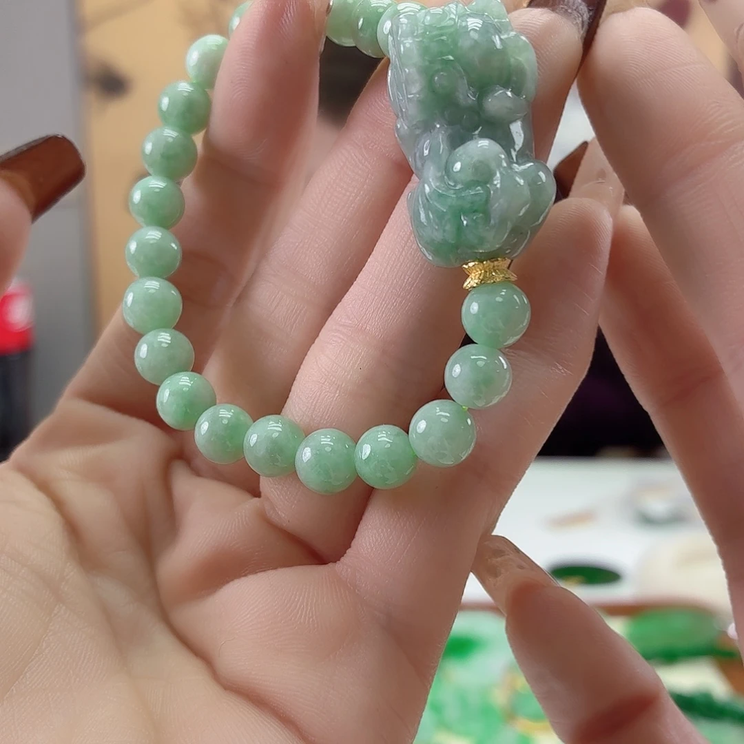 吉***意翡翠未镶嵌颈饰翡翠