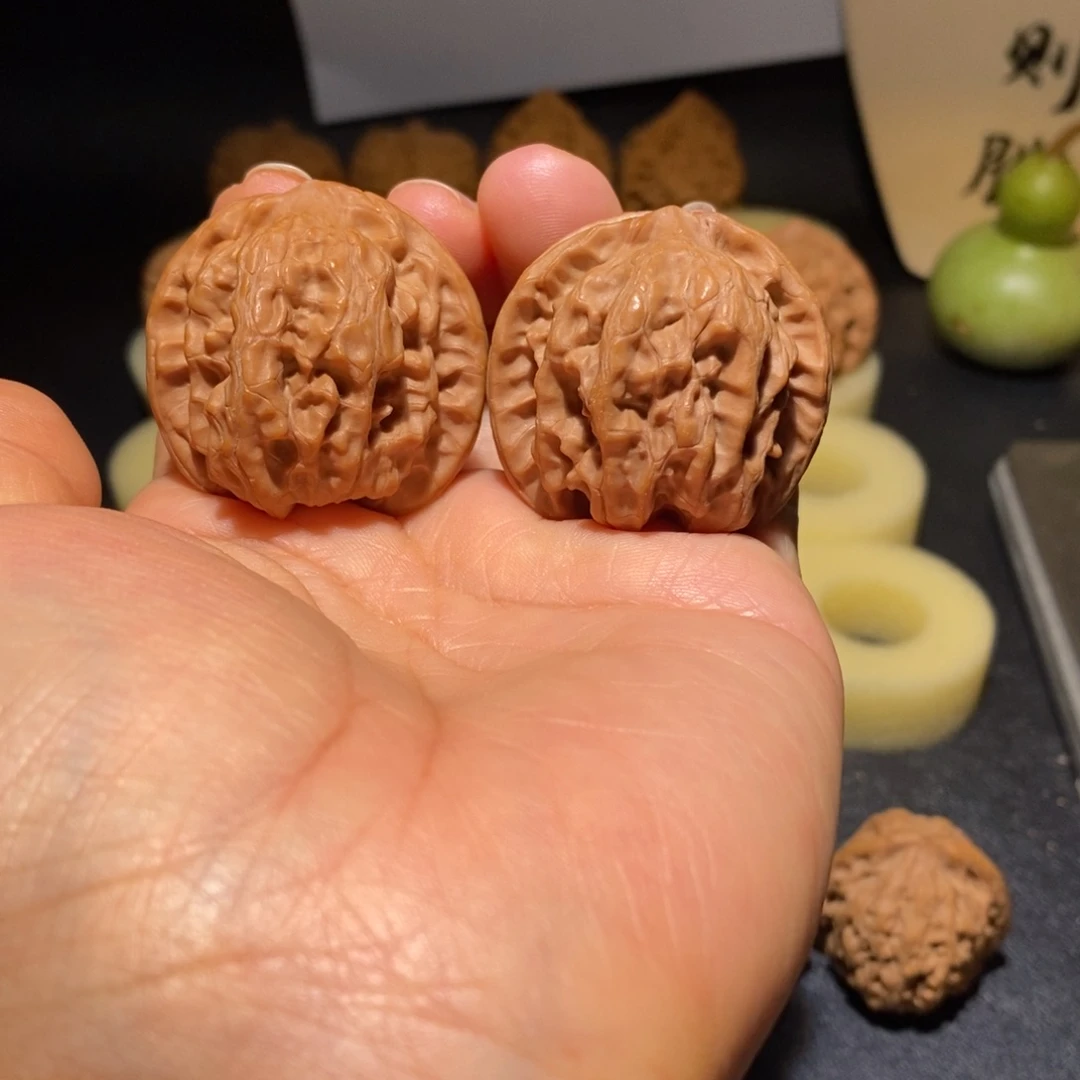 文玩核桃吊坠磐石38