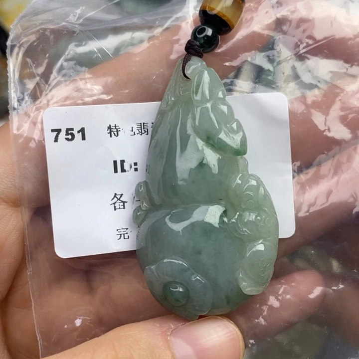 颈饰未镶嵌翡翠吊坠