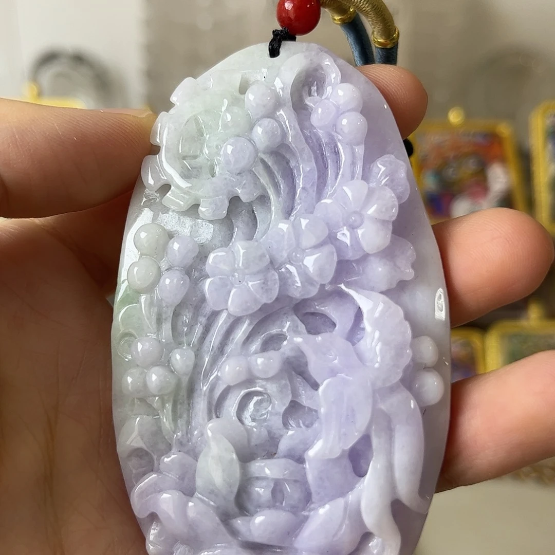 翡翠未镶嵌颈饰矿坑