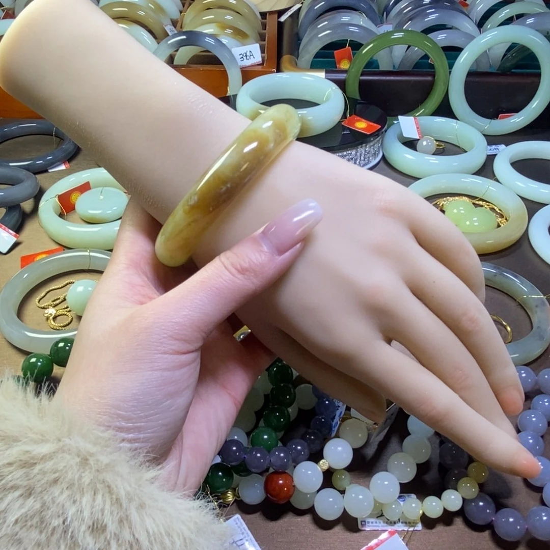 未镶嵌手镯和田玉