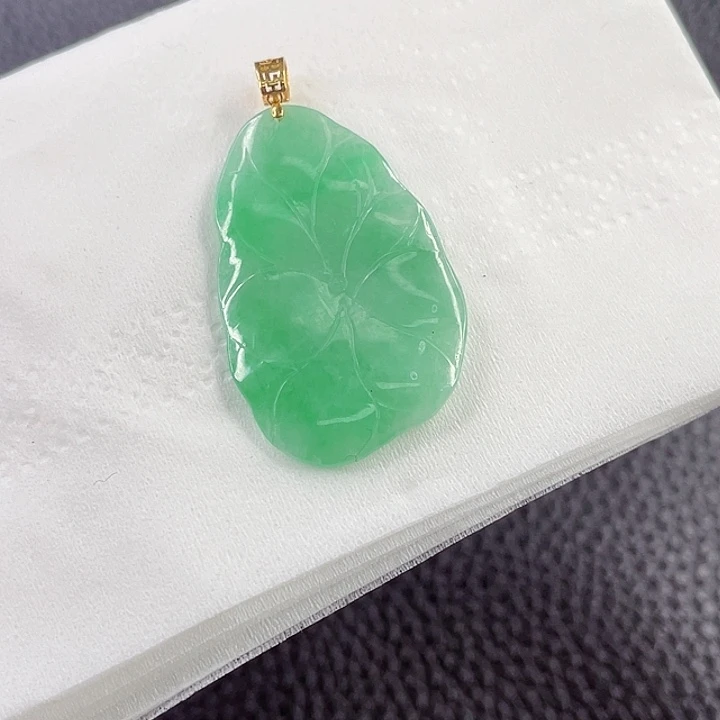 翡翠颈饰18K金镶嵌翡翠