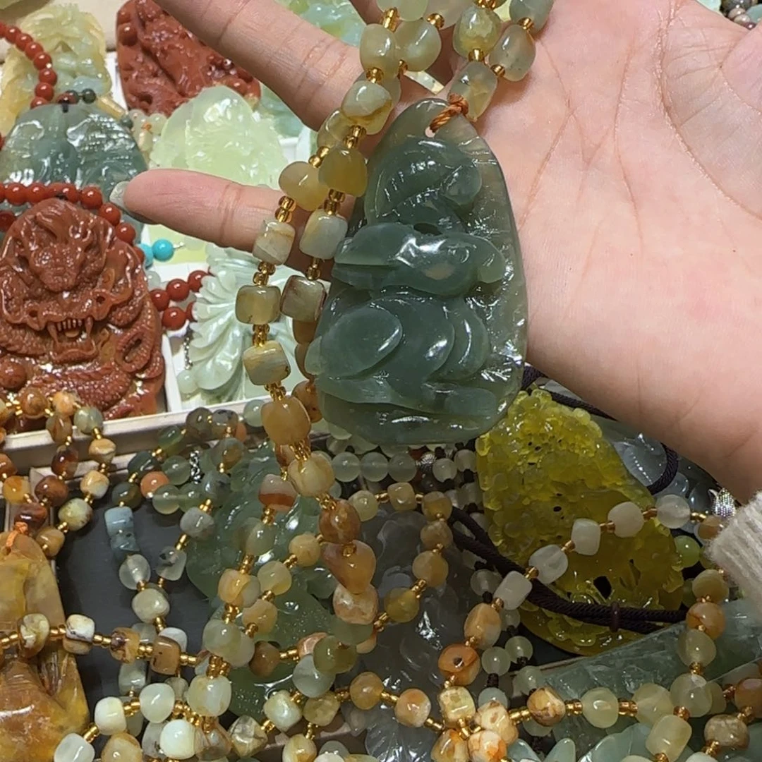 未镶嵌蛇纹石玉吊坠舒*姐