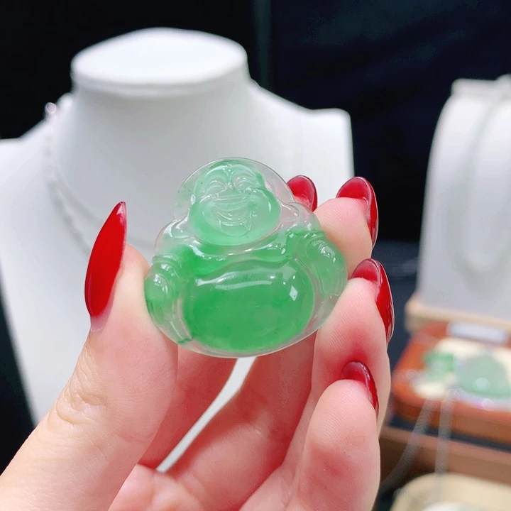 ****球颈饰未镶嵌石英质玉（非洲翠）