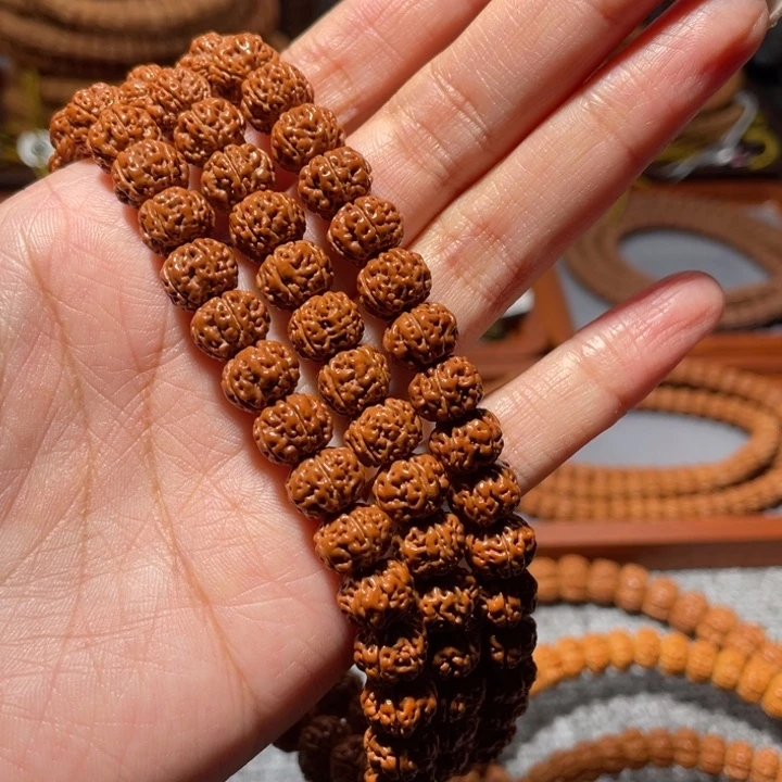 手串金刚菩提前**%老树梅花长串