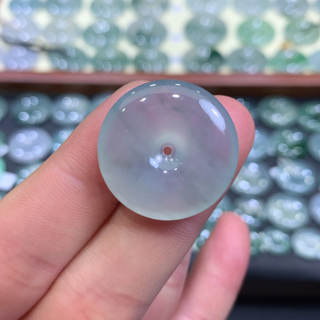 翡翠颈饰未镶嵌平安扣