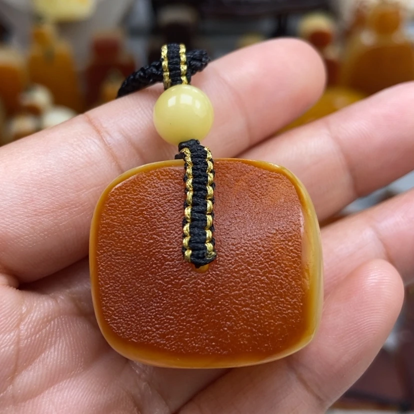 【闪购商品】琥珀颈饰未镶嵌