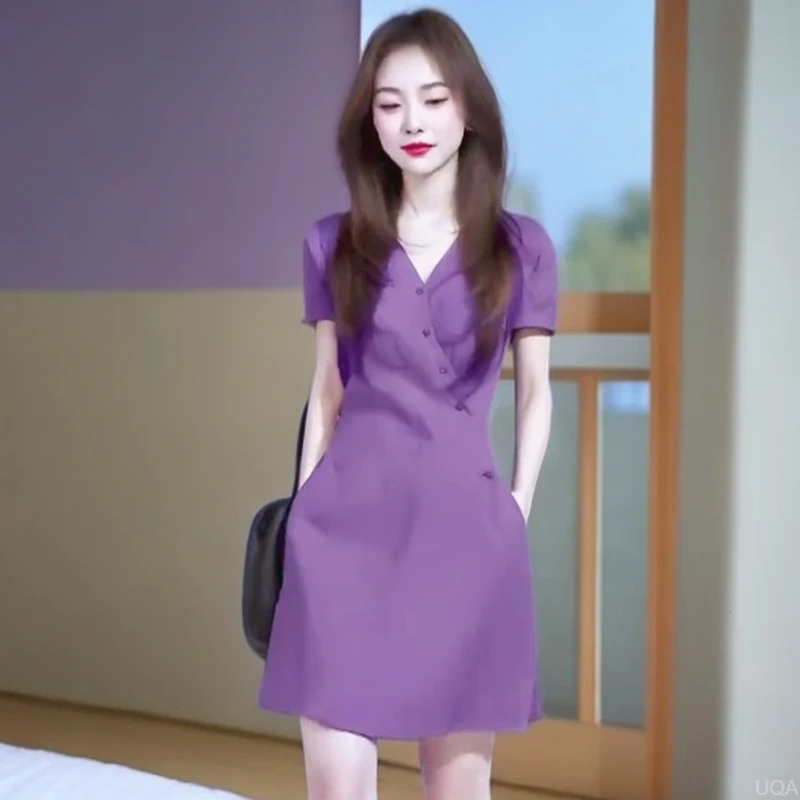 洋气设计时尚轻奢紫色V减龄欧货短袖上衣夏季新款中长款连衣裙领