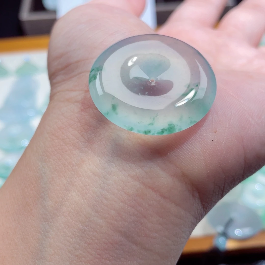 颈饰未镶嵌翡翠平安扣