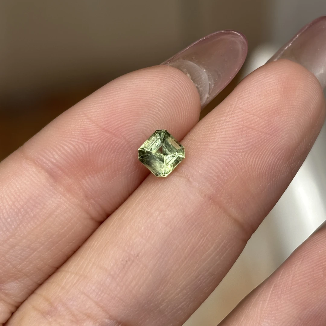 澳大利亚蓝宝石裸石 0.76ct 5×5mm 2#