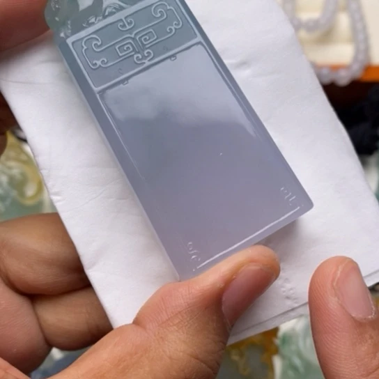 定制翡翠未镶嵌听**蛹