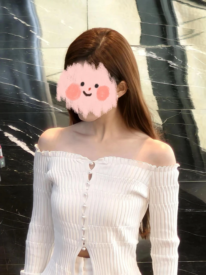 许妍同款白色一字肩针织衫开衫毛衣上衣女2025秋季新款一字领上衣