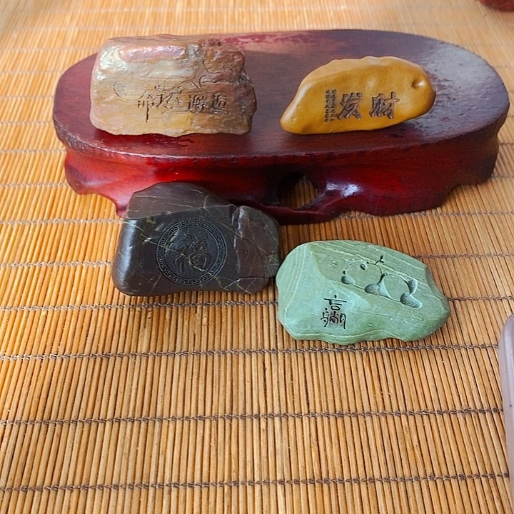 贪***玩原石雕刻工艺品手把摆件
