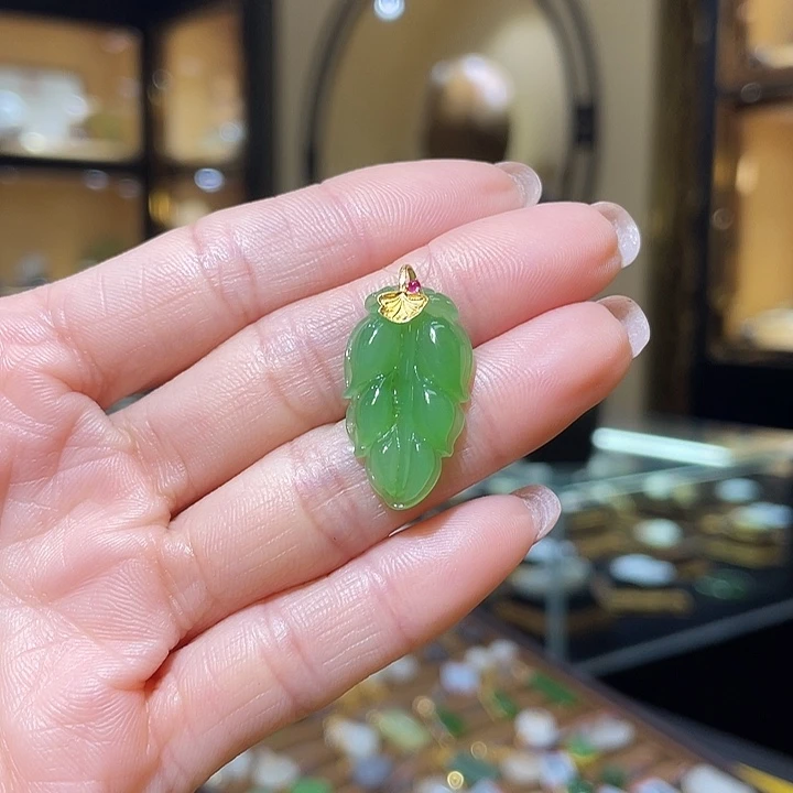 和田玉18K金镶嵌颈饰金枝玉叶