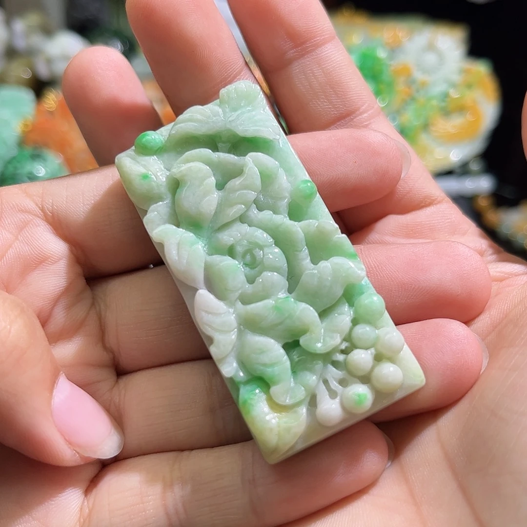 翡翠未镶嵌颈饰待编织