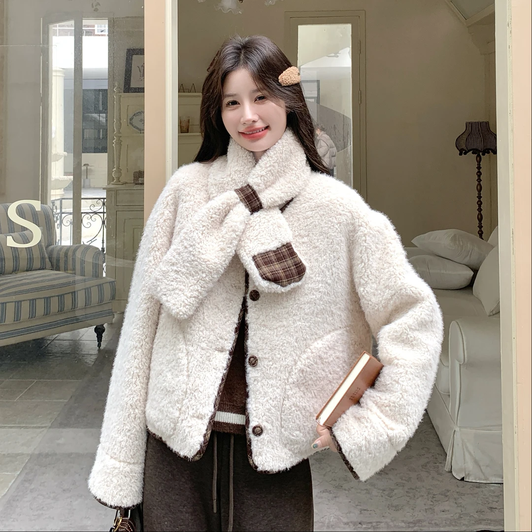 米白色超好看防羊羔毛外套女2025冬季新款独特气质设计感宽松上衣