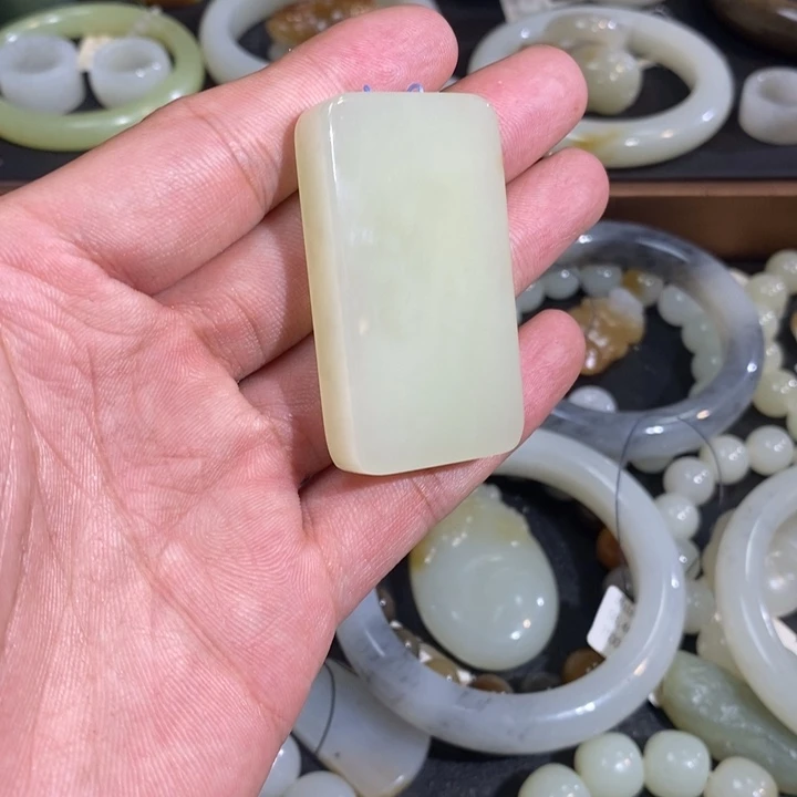 颈饰未镶嵌和田玉新疆且末阿尔金山山流水平安无事牌