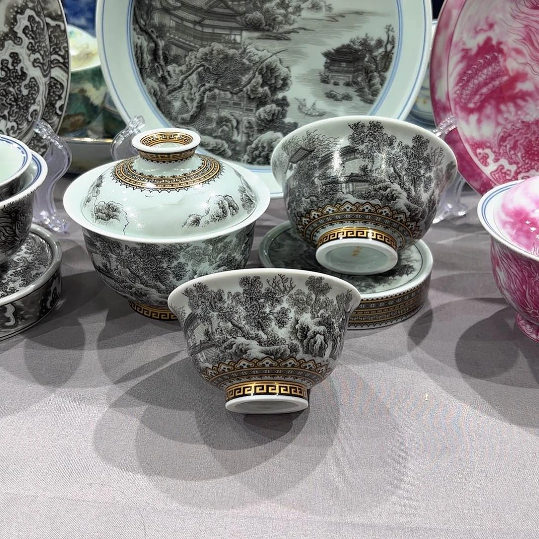 瓷片景德镇市和上海浦东新区的