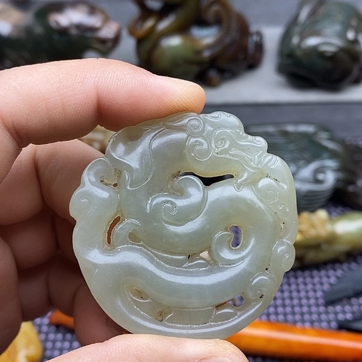 未镶嵌蛇纹石玉颈饰