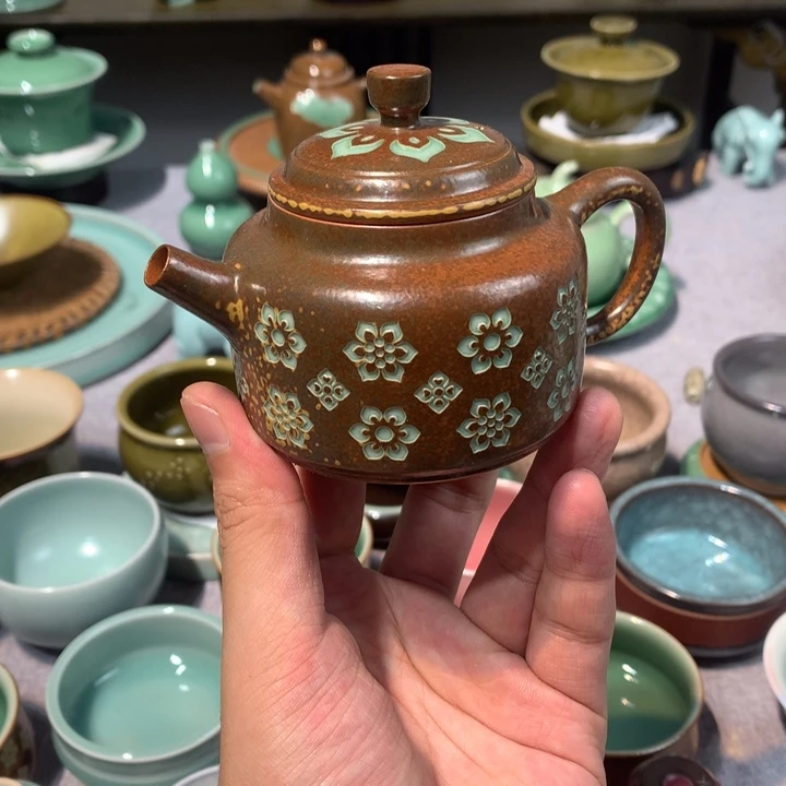 龙泉青瓷手工制作宝相花壶