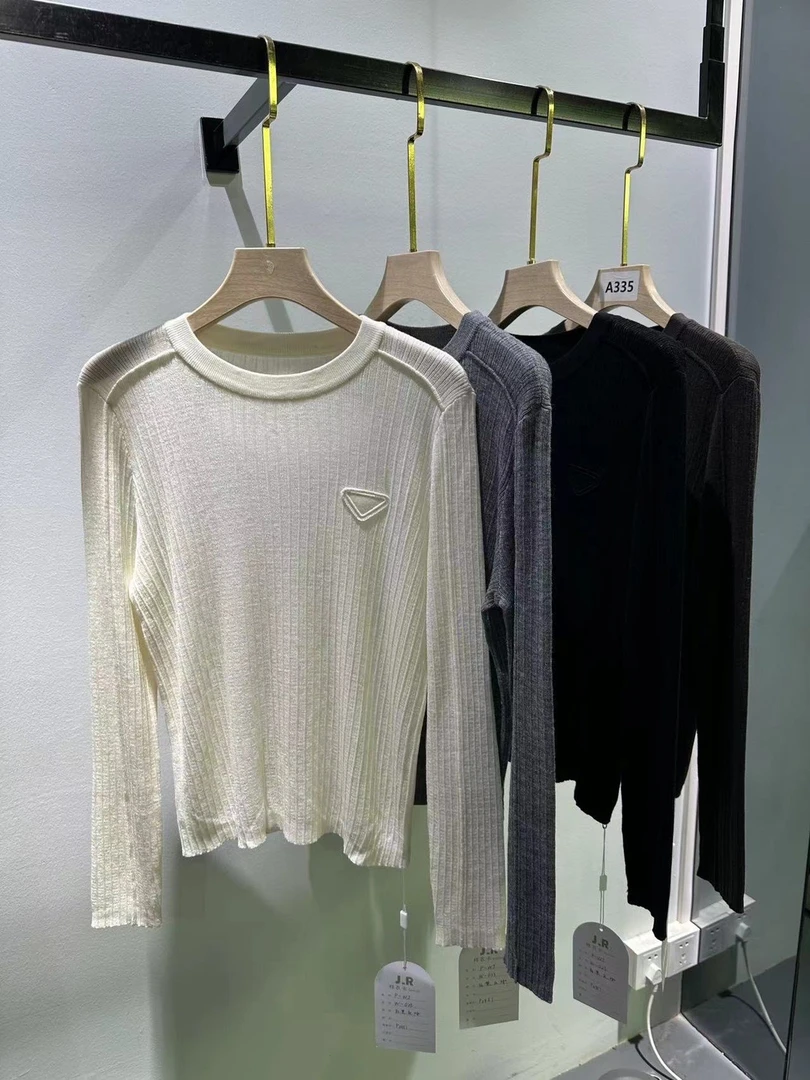 023-1989 三角标针织打底衫