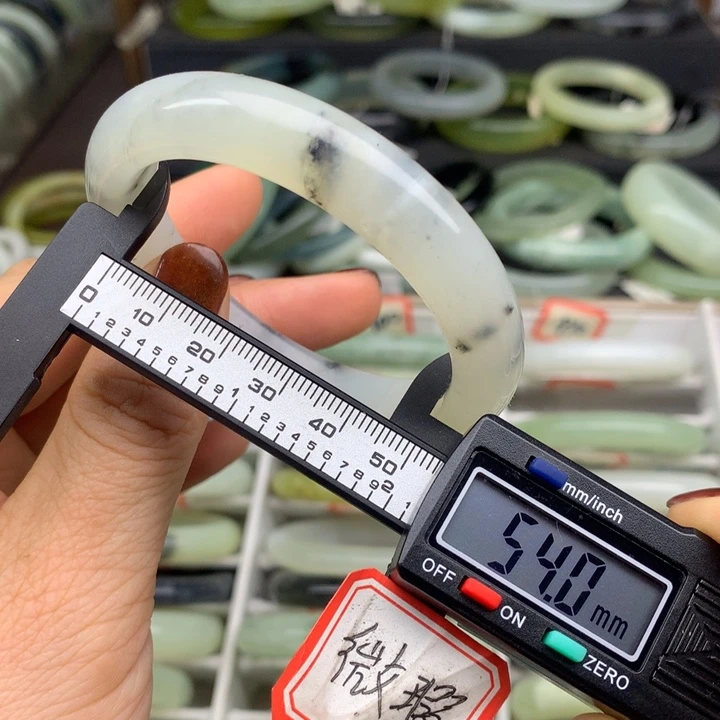 蛇纹石玉未镶嵌手镯909