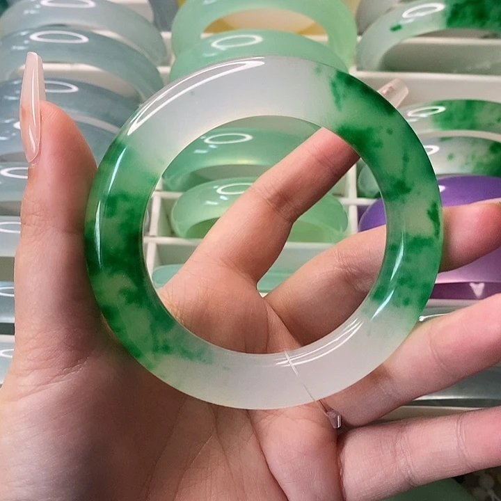 未镶嵌手镯石英质玉
