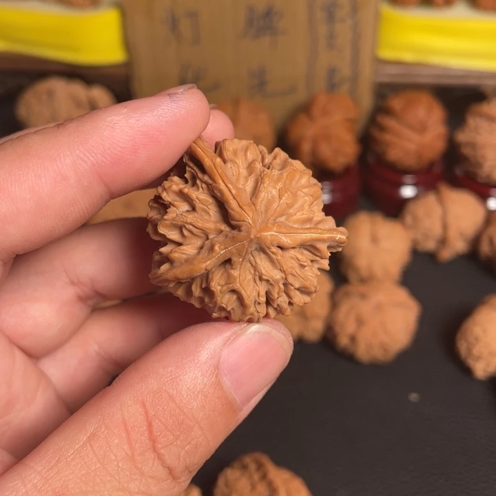 文玩核桃把件大****闪核桃