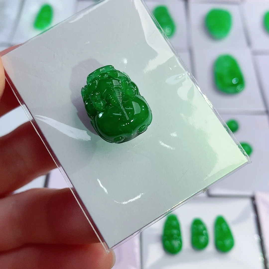 吊坠(不含链)未镶嵌翡翠