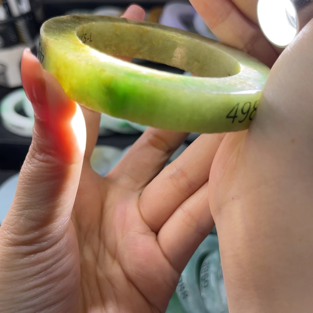 定制翡翠未镶嵌翡翠手镯