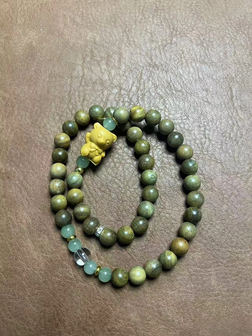168—双圈绿檀带雕刻小熊福牌0.8