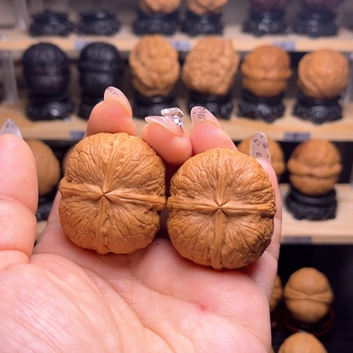 文玩核桃吊坠16w峭壁四棱40尺