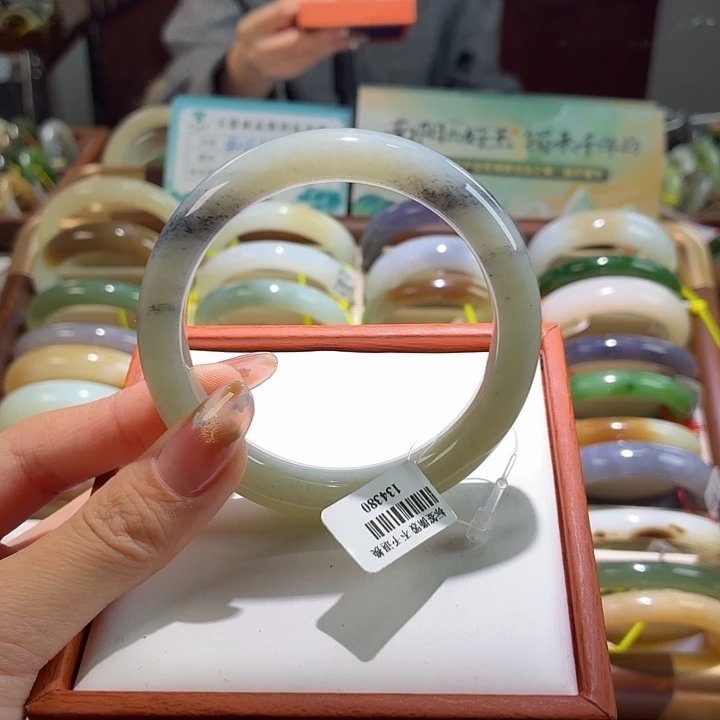 和田玉未镶嵌手镯1。 59