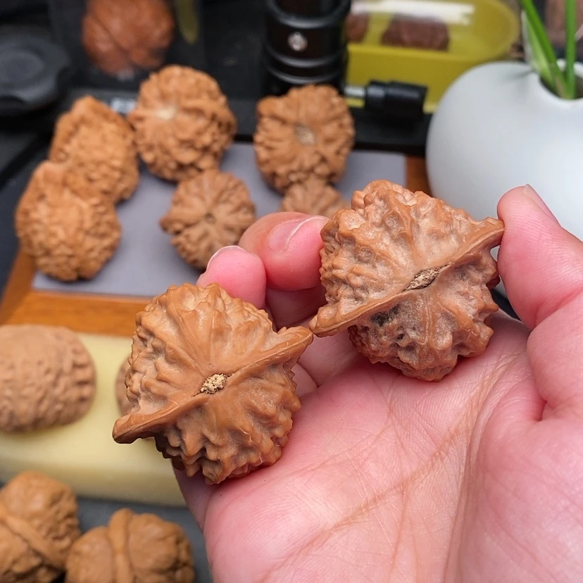 【闪购商品】文玩核桃把件?瓷娃娃