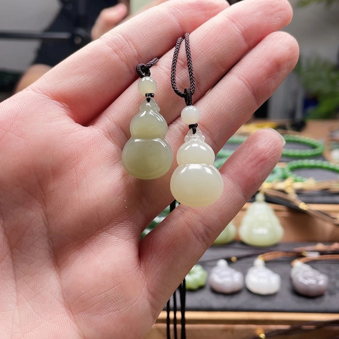 和田玉未镶嵌颈饰多样性发一