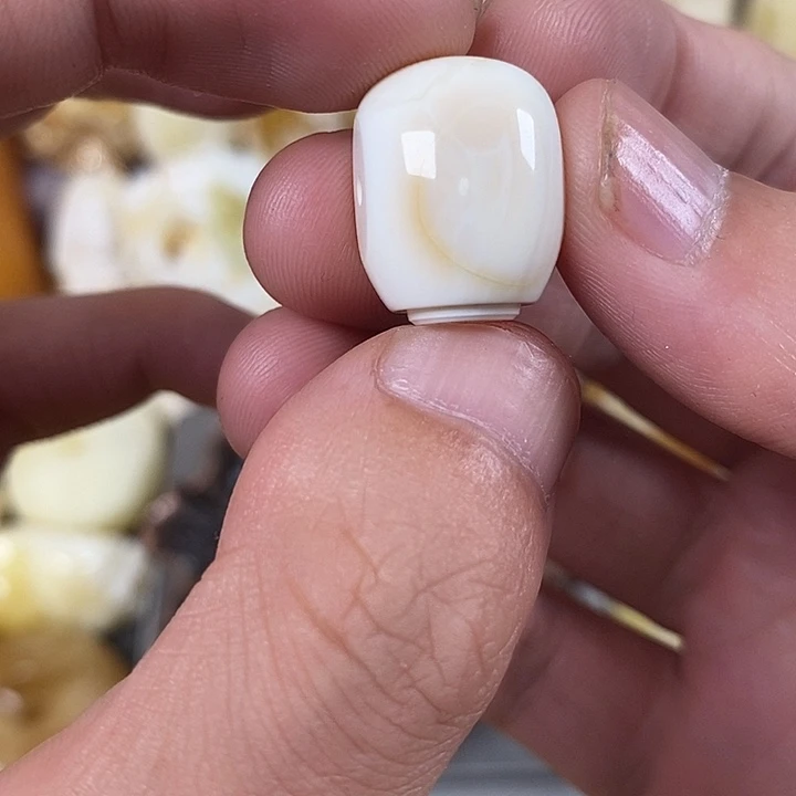 龙***城未镶嵌琥珀裸石我