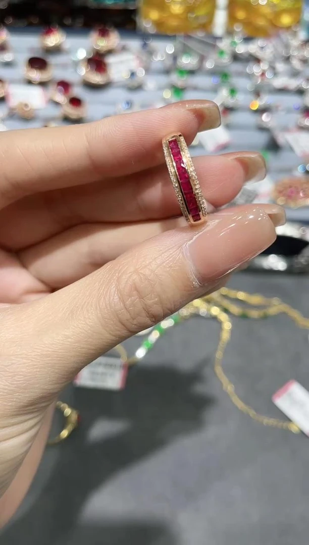 18K金镶嵌红宝石戒指排戒