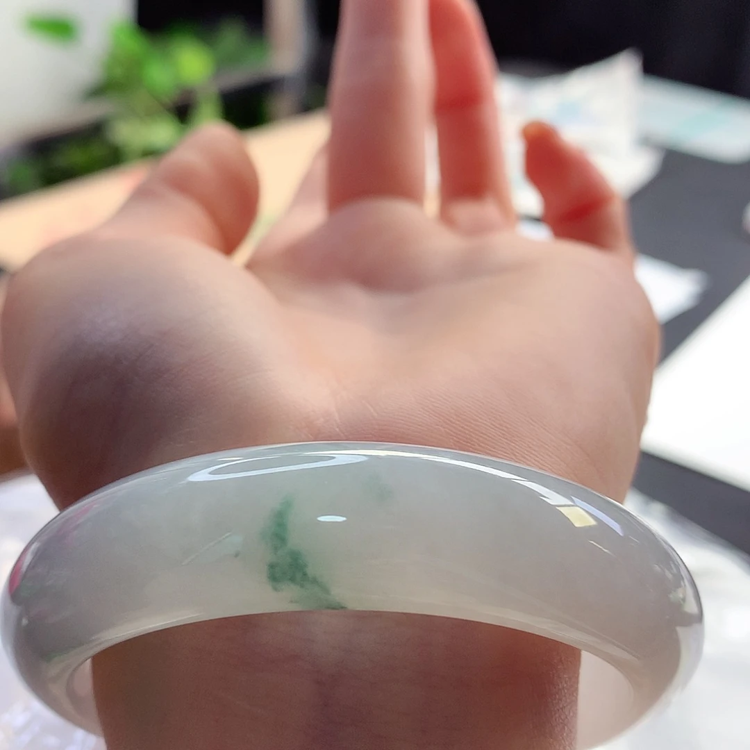 翡翠手镯未镶嵌天然翡翠57-58茅台白一抹绿花轮胎