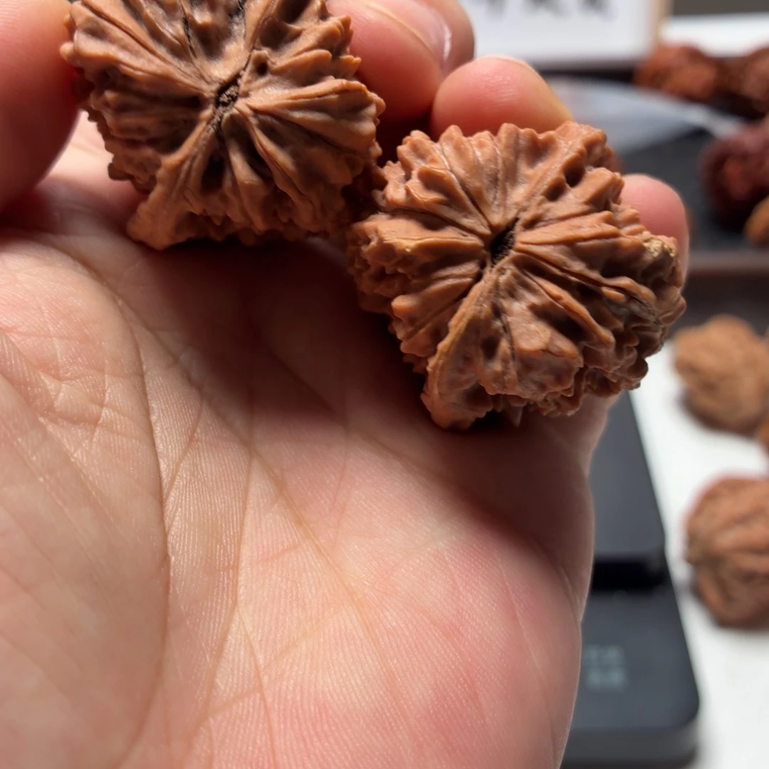 文玩核桃把件有瑕疵