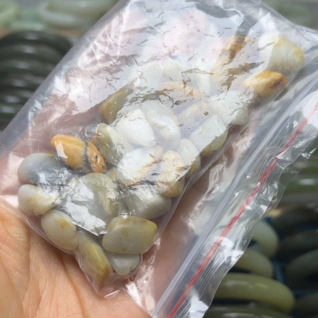 和田玉颈饰未镶嵌y****雪