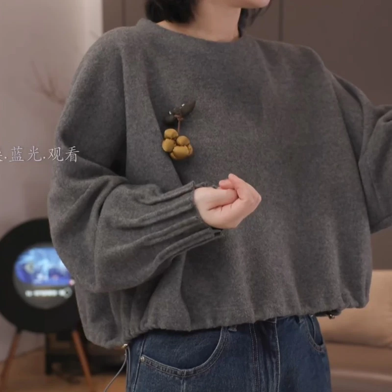 2025秋冬新款蝙蝠袖圆领葡萄装饰女百搭显瘦卫衣上衣LK2507260