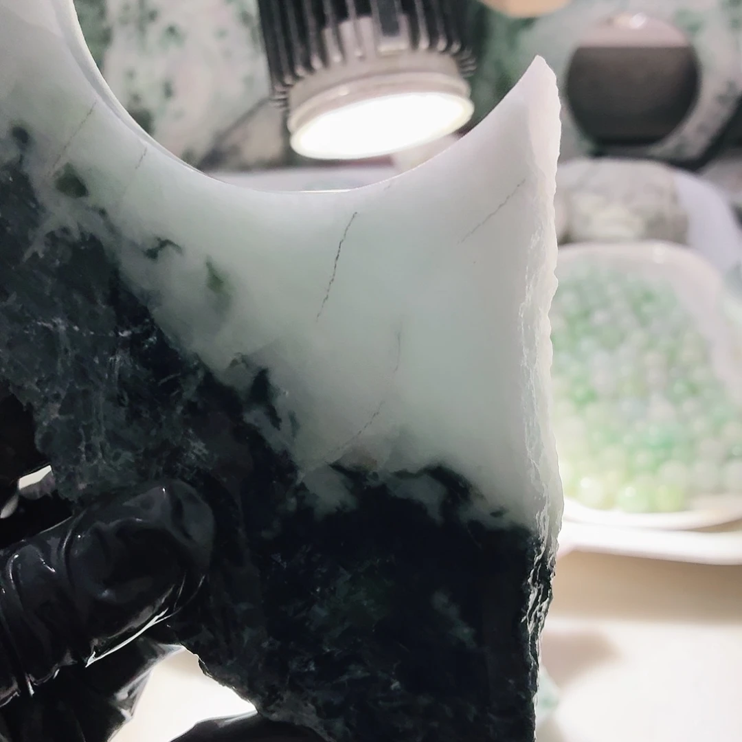 翡翠未镶嵌颈饰边角料