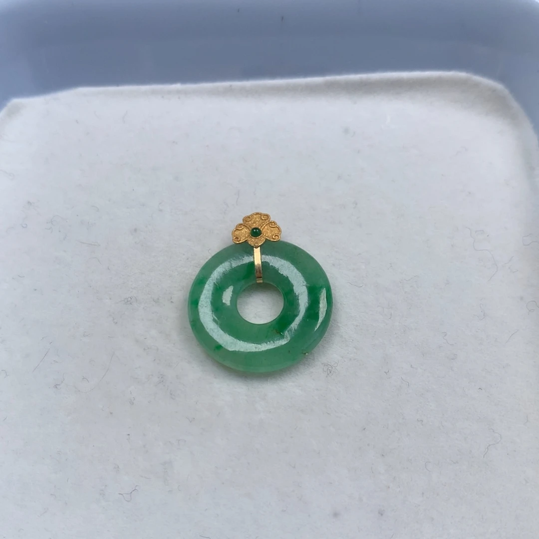 翡翠18K金镶嵌颈饰甜