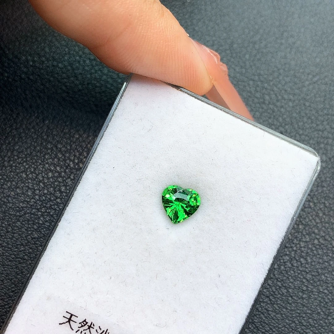 珠宝半成品未镶嵌石榴石天然卡扎尼绿沙弗莱裸石福利