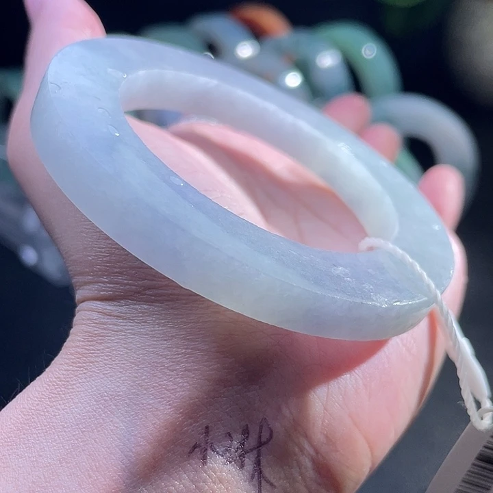 定制翡翠未镶嵌翡翠手镯