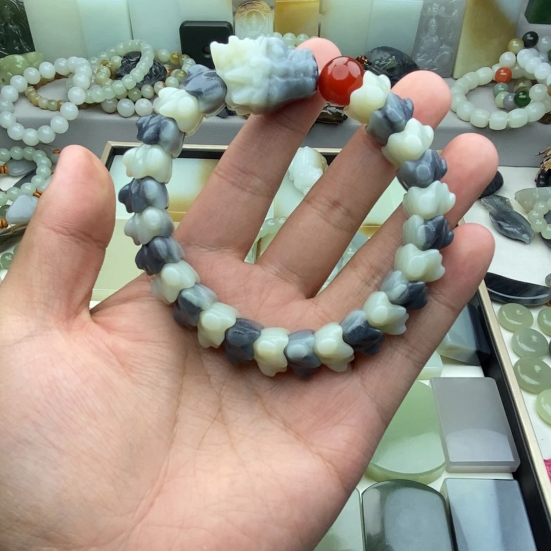 阿***哥颈饰未镶嵌和田玉