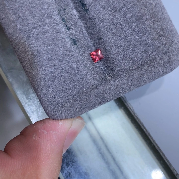 蓝宝石裸石未镶嵌0.3克拉